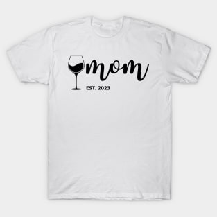 Mom 2023 T-Shirt